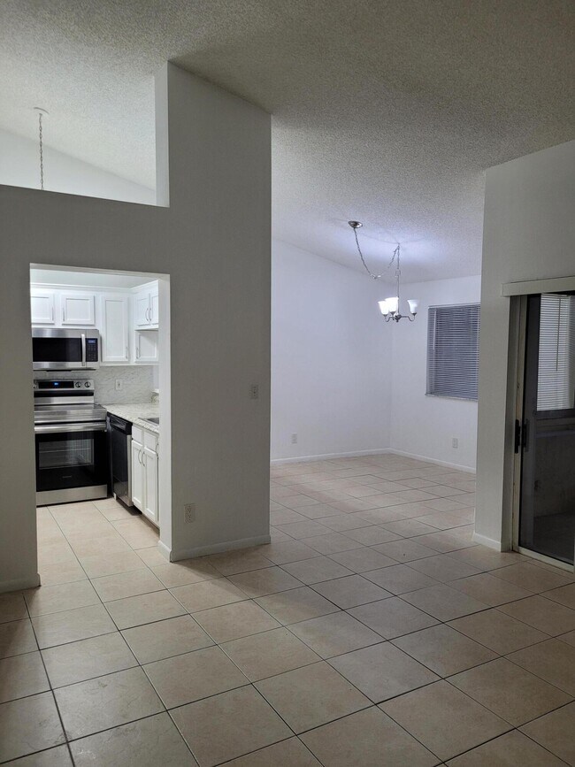 Building Photo - 1200 Coral Club Dr