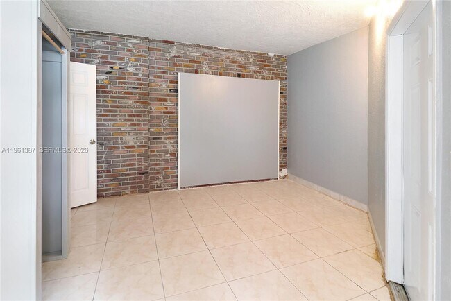 Building Photo - 3241 NW 40th St