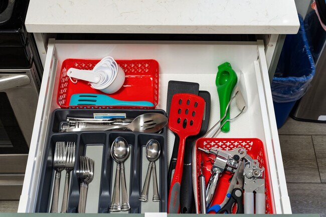 Building Photo - 6229 N Wayne Ave