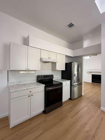 Building Photo - 4135 Sunrise Pt Dr