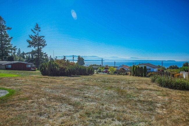 Building Photo - Lovely Mid-Island Home Available August 19th!