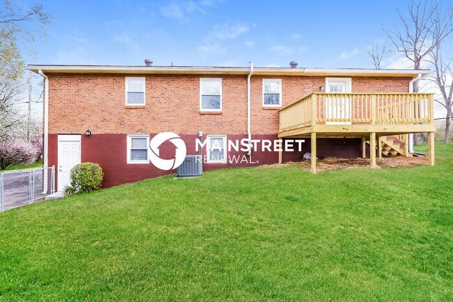 Building Photo - 226 Grandview Dr