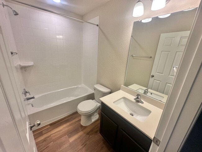 Building Photo - AVAILABLE NOW ! 1 WEEK FREE MOVE IN SPECIAL