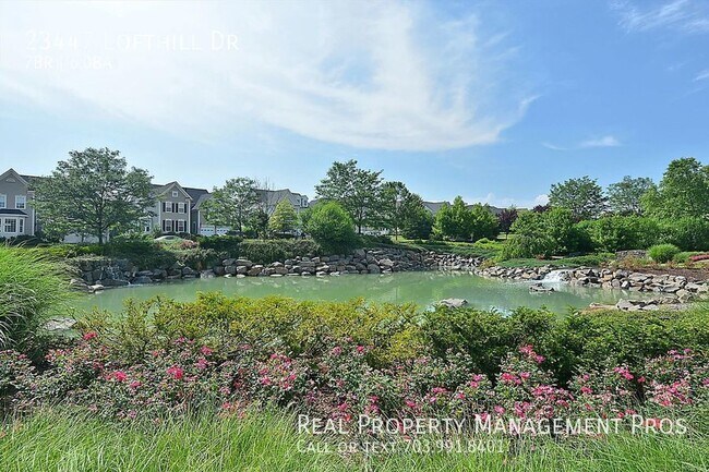 Building Photo - Beautifully Maintained 7 Bedroom 6 Bath Ho...