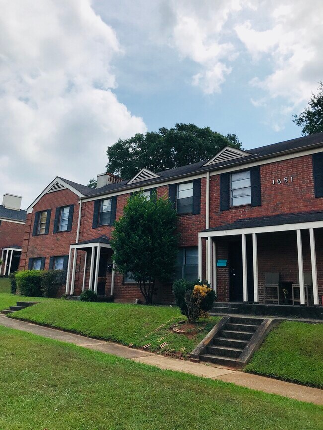 Exterior - 1681 Valley Ave