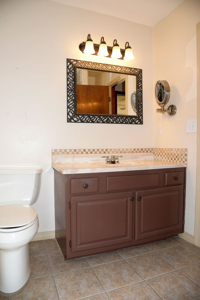 Building Photo - 3 Bedroom in Bluewater Bay!