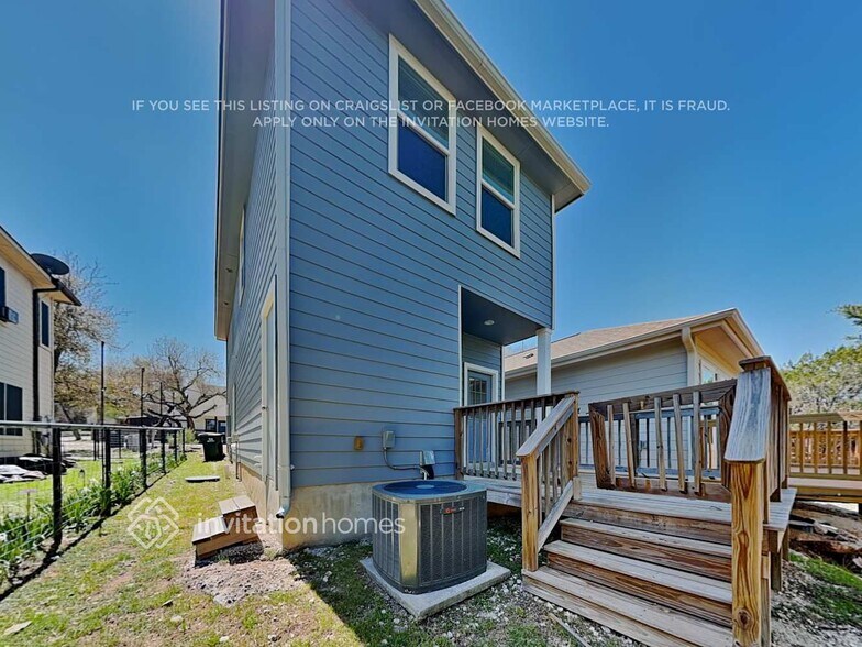 Building Photo - 318 Shady Bluff Dr