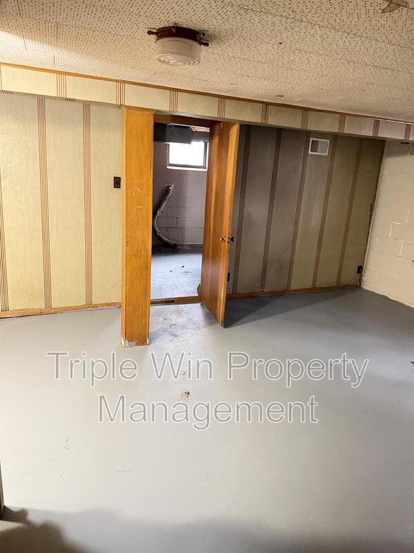 Building Photo - 8664 Belhaven Dr