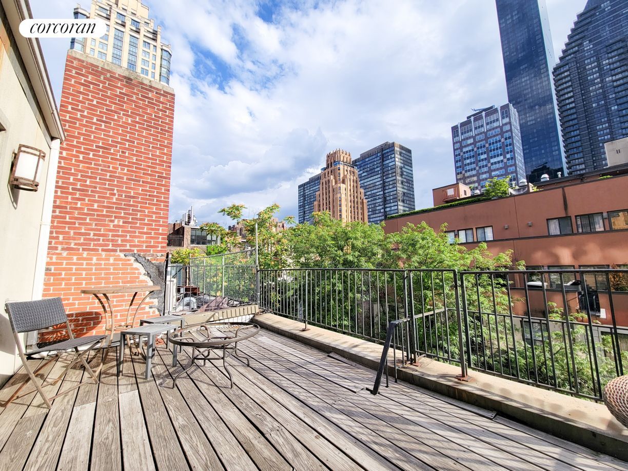 Building Photo - 344 E 51st St