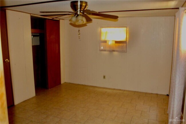 Building Photo - 1304 Breezy Dr