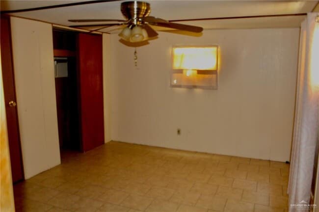 Building Photo - 19 Breezy Dr