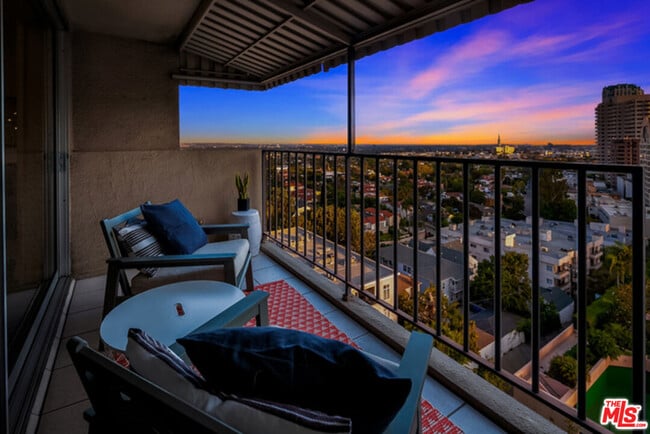 Building Photo - 10450 Wilshire Blvd