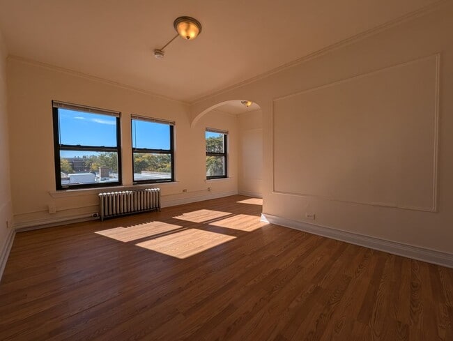 Building Photo - 5417 N Kenmore Ave