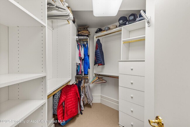 Building Photo - 431 W Hopkins Ave