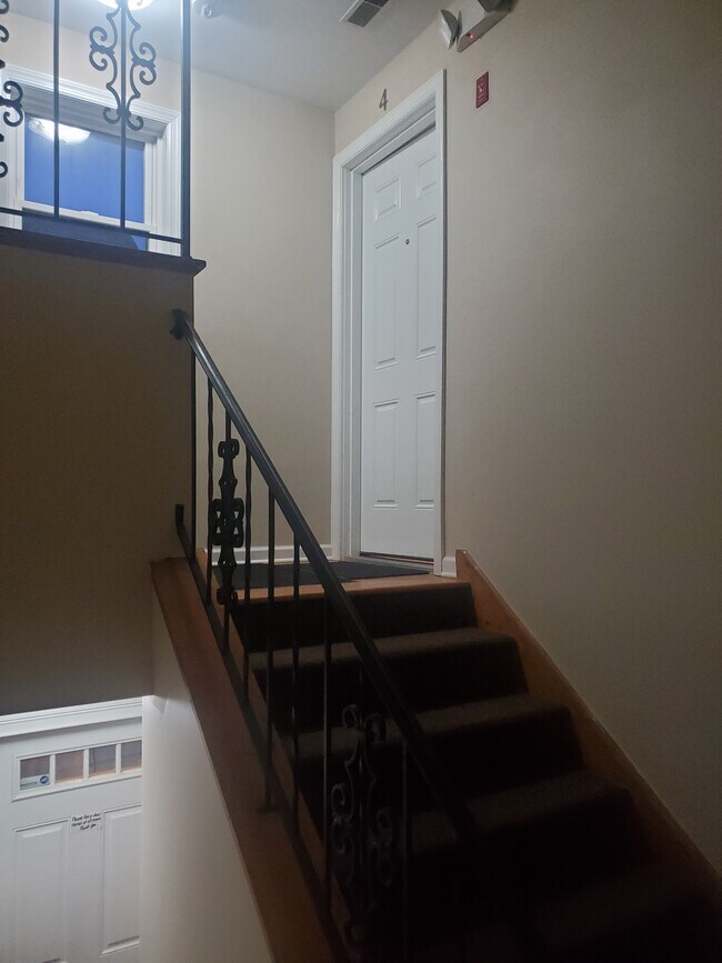 Building Photo - 28 Sampson St