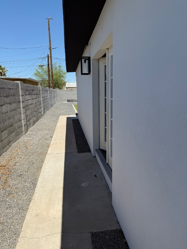 Building Photo - 932 E Tempe Dr