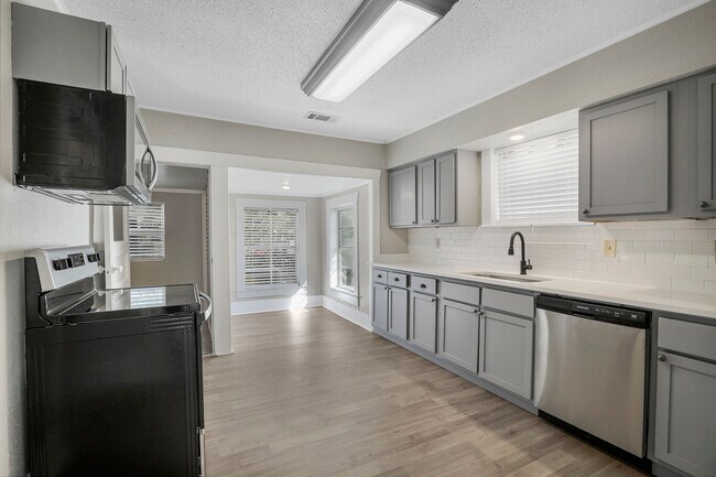 Building Photo - 509 E Heron St