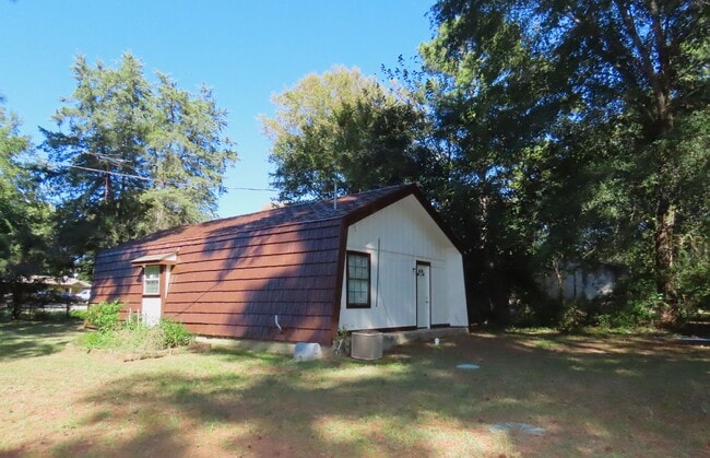 Building Photo - Bullard - Modest 2 Bedroom House on Tree-Shaded Lot