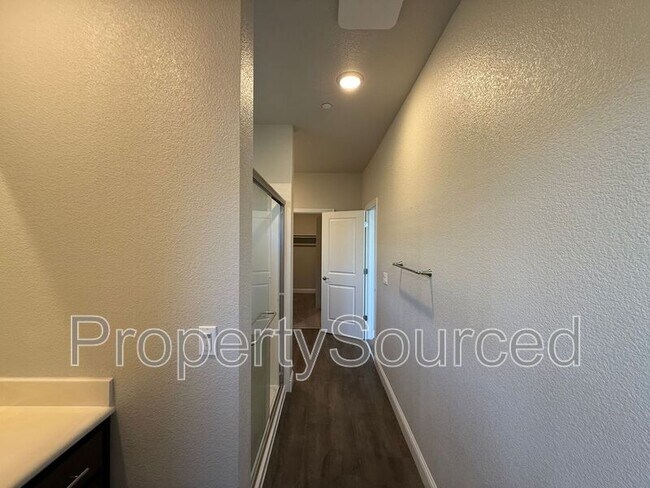 Building Photo - 948 Posey St