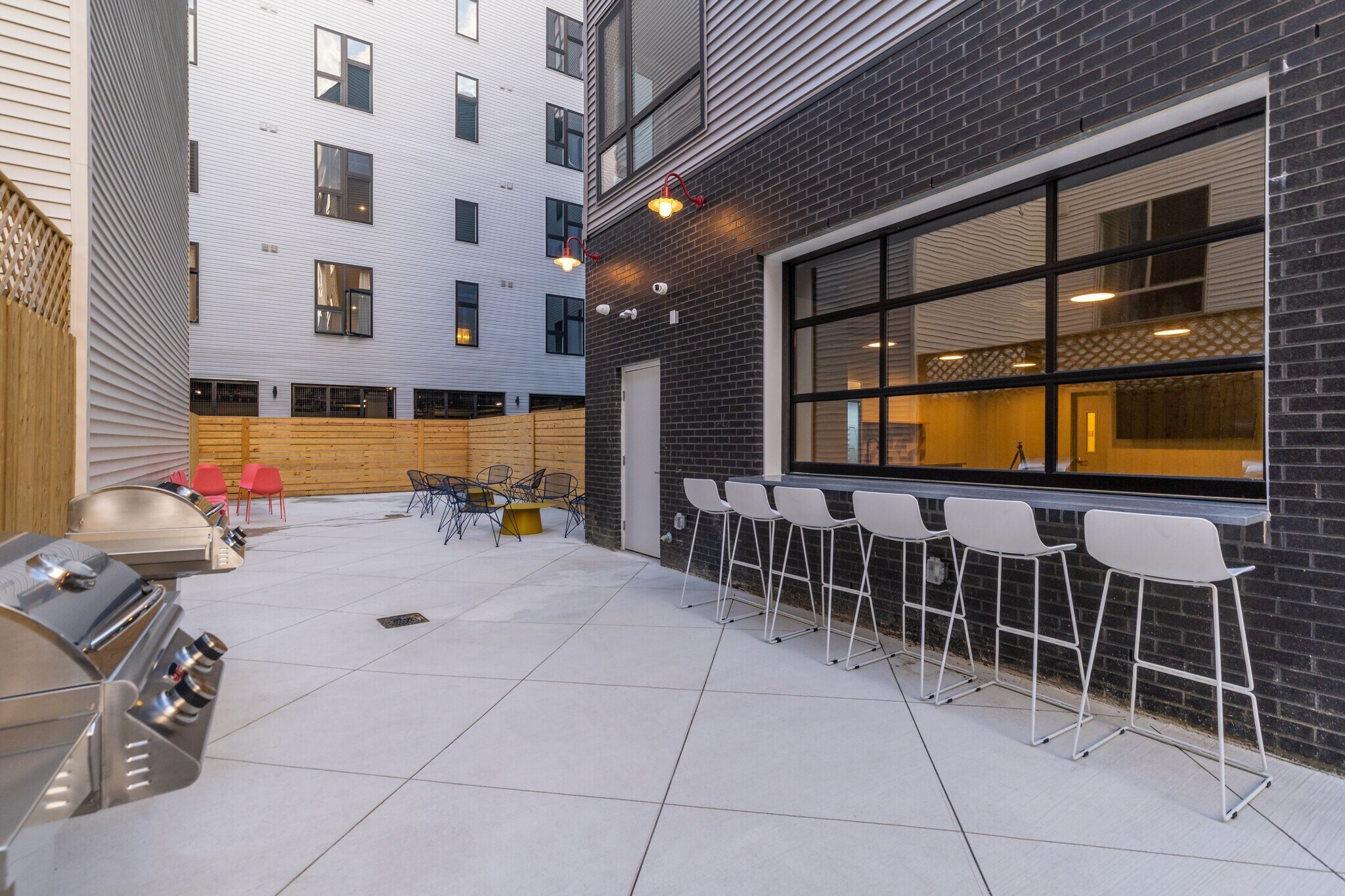 Building Photo - 629 W Girard Ave