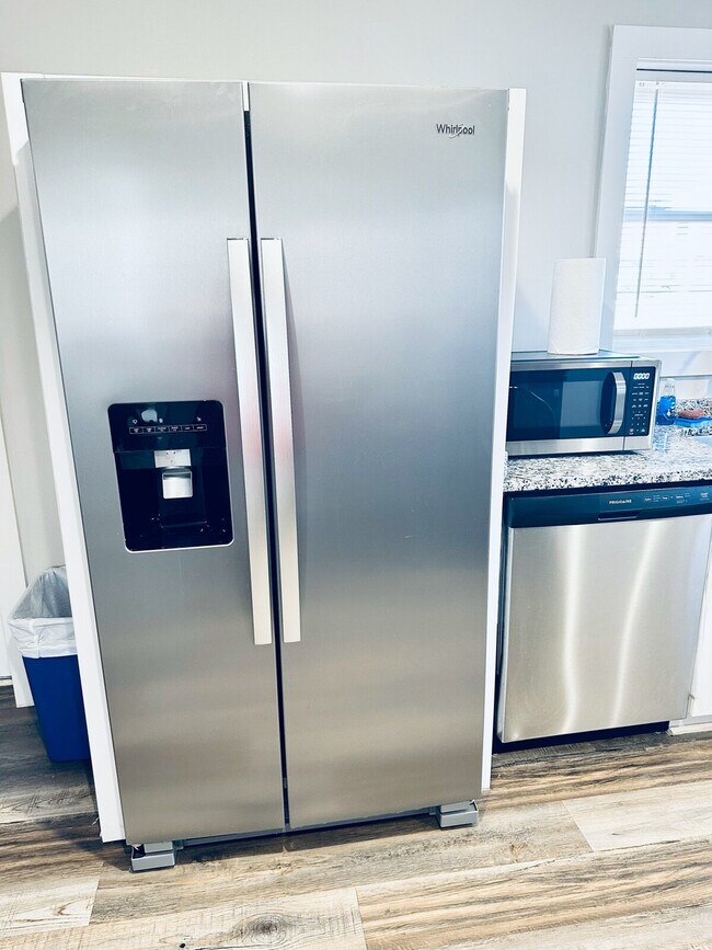 Building Photo - 403 Cedar Lane Rd