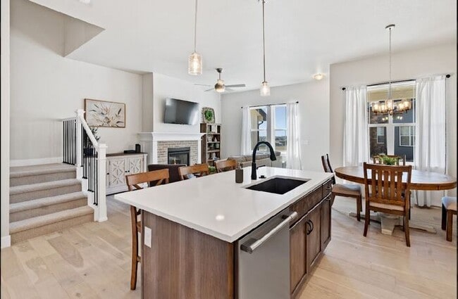 Building Photo - Gorgeous 3 bed/ 3.5 bath Condo At Heron La...