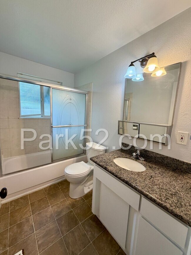 Building Photo - $100 OFF 1st Month's Rent!  Spanaway Area 3 Bedroom Rambler