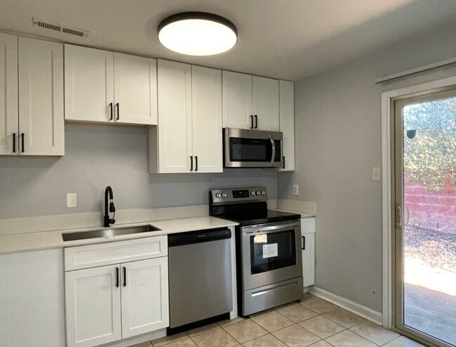 Building Photo - Spacious, affordable two bedroom townhouse in a great location in Charlotte!