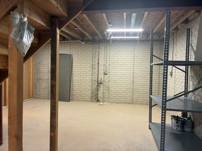 Building Photo - 1100 E Connie Ln