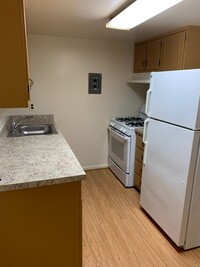 Building Photo - OPEN HOUSE SATURDAY 4/26/2025 BETWEEN 11:3...