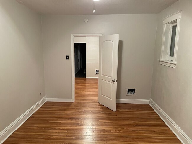 Building Photo - Bamberger 4 Family