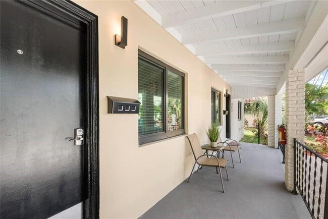 Building Photo - 801 NE 19th Ave