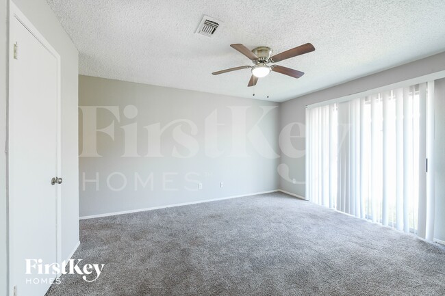 Building Photo - 13630 Alon Ln