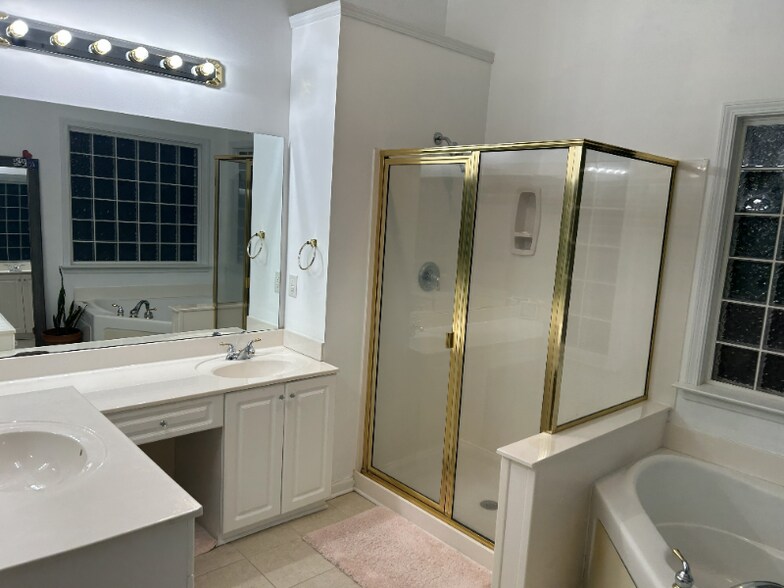 Building Photo - 612 Heathercrest Ct