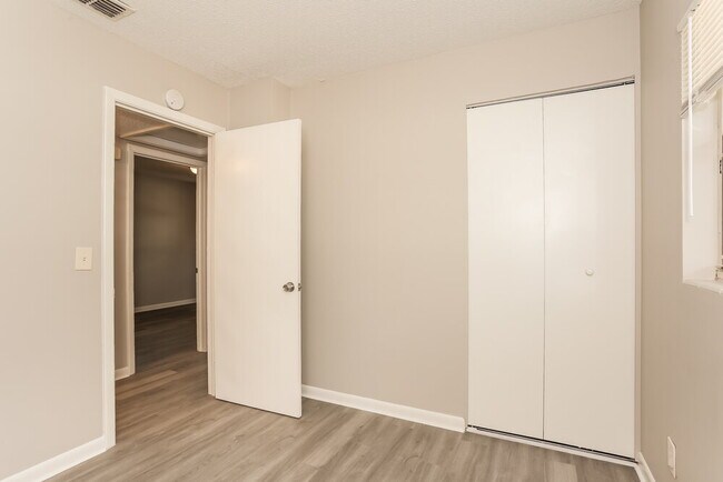 Building Photo - 2434 Quail Ave