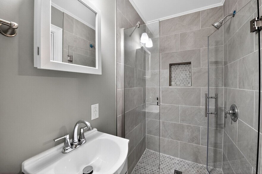 Building Photo - 509 Hoke St