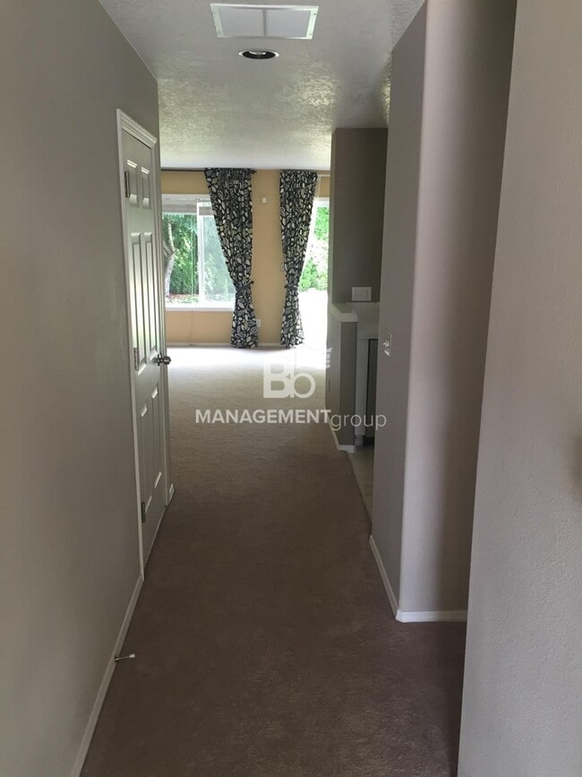 Building Photo - NW Portland- Bethany Light & Bright Home with Private Backyard