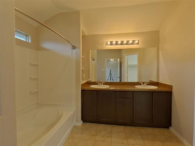 Building Photo - 1109 Forest Gln