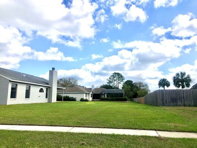 Building Photo - GREAT 3/2 HOME IN OVIEDO STILLWATER SUBDIVISION