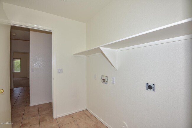 Building Photo - 7472 W Potter Dr
