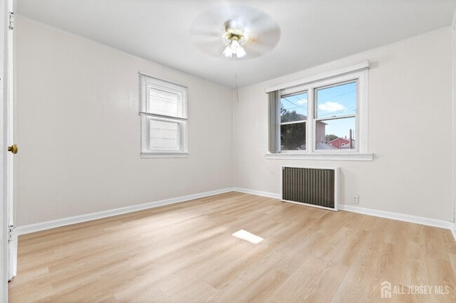 Building Photo - 28 St Ann St