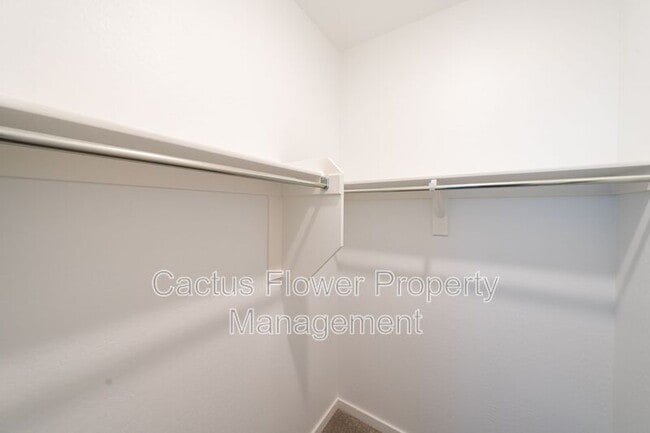 Building Photo - 2851 S Central Dr
