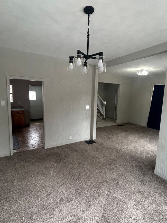 Building Photo - 3 bedroom house