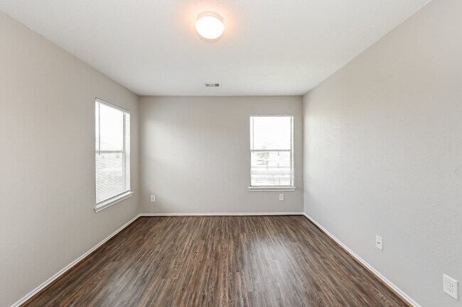 Building Photo - 29430 Legends Bluff Dr