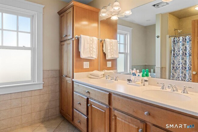 Building Photo - 4 Point Rd