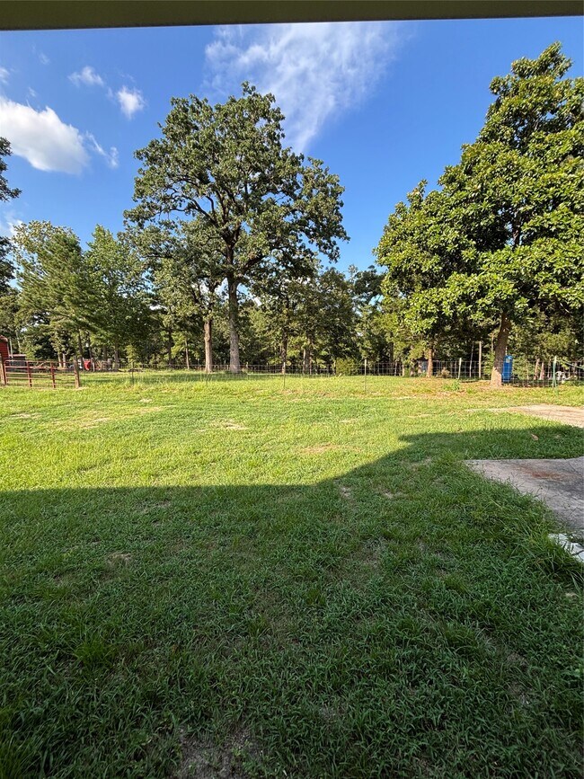 Building Photo - 8049 Forest Hills Dr