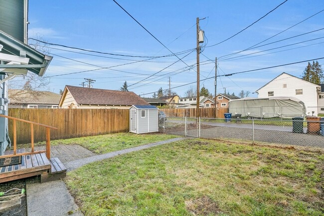 Building Photo - Welcome Home! Charming 3 bedroom Craftsman