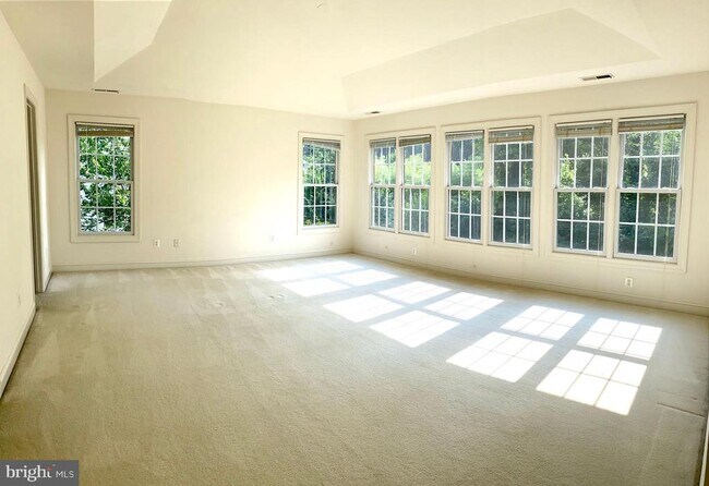 Building Photo - 1305 Providence Terrace