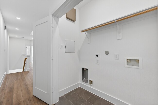 Building Photo - 305 Marcella St