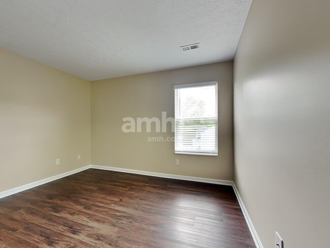 Building Photo - 80 Bluegrass Ln